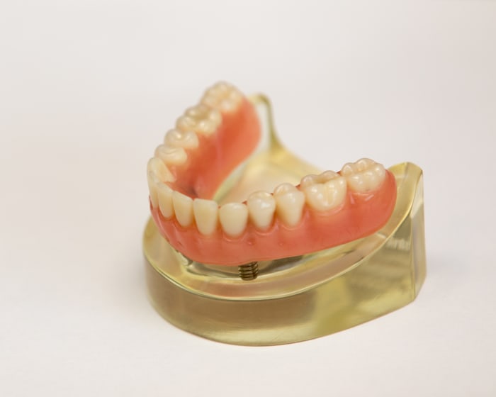 Dentures | Clinique Dentaire Dr. S. Sgro & Dr. J. Lang | Greenfield Park, Montreal Dentist